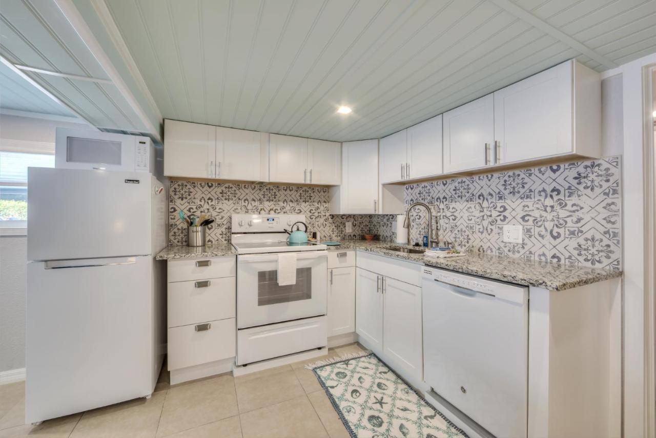 Matanzas Retreat On The Canal Fort Myers Beach Exterior photo