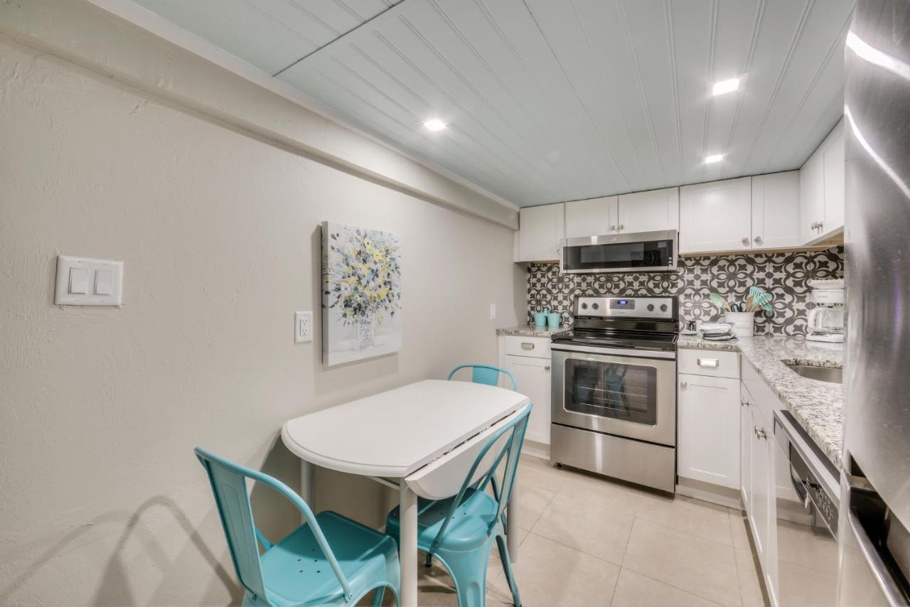 Matanzas Retreat On The Canal Fort Myers Beach Exterior photo