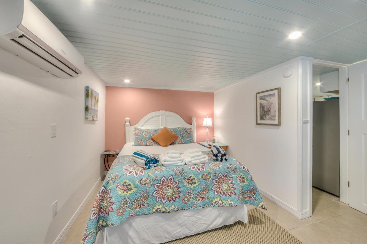 Matanzas Retreat On The Canal Fort Myers Beach Exterior photo