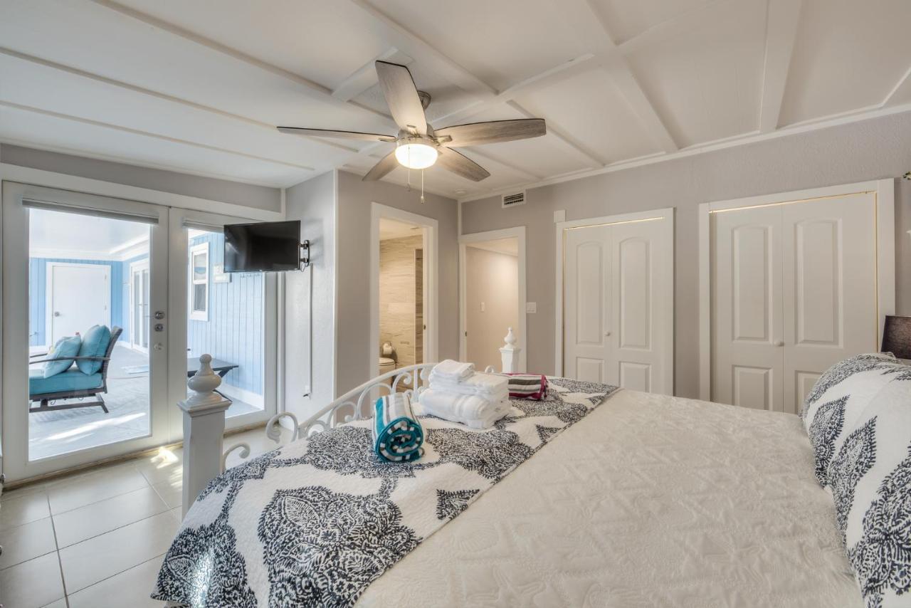 Matanzas Retreat On The Canal Fort Myers Beach Exterior photo