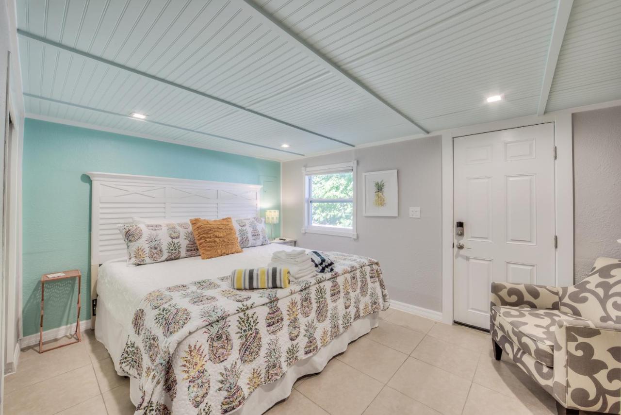 Matanzas Retreat On The Canal Fort Myers Beach Exterior photo